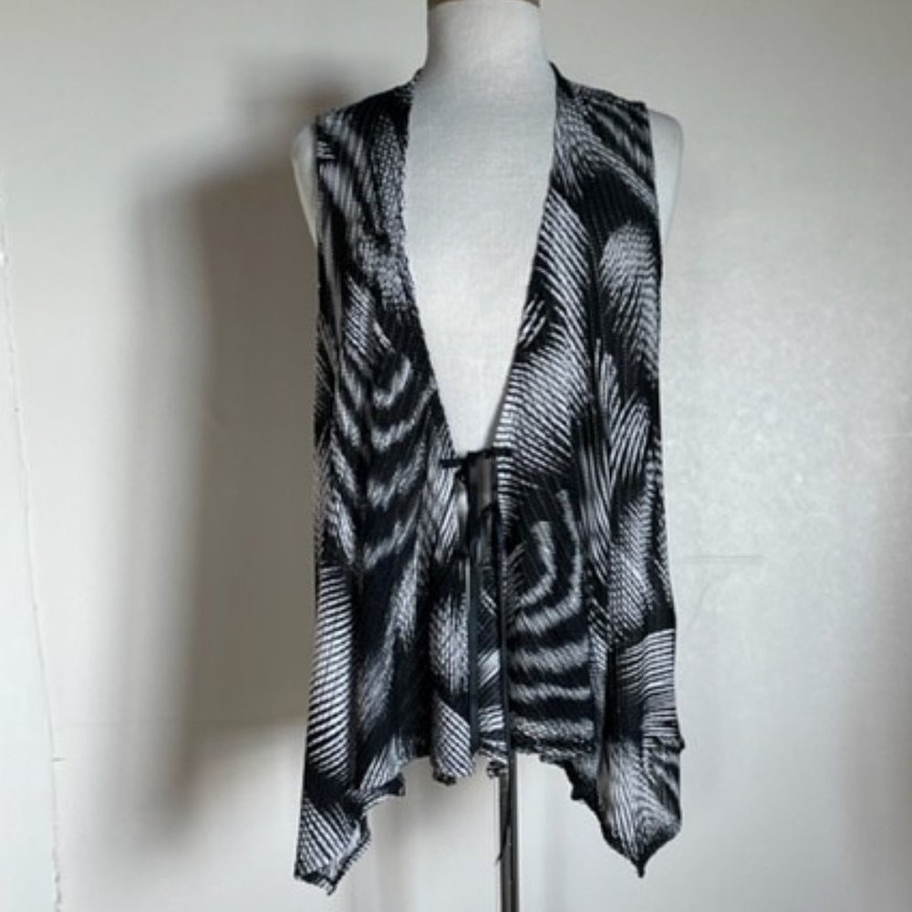 Chico's Travelers Asymmetrical Black & White Vest